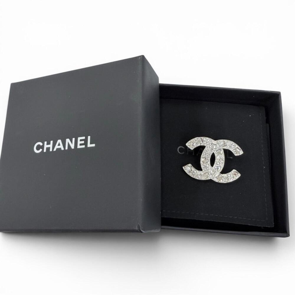 CHANEL Silver Pearl Logo Brooch - Picture 2 of 6
